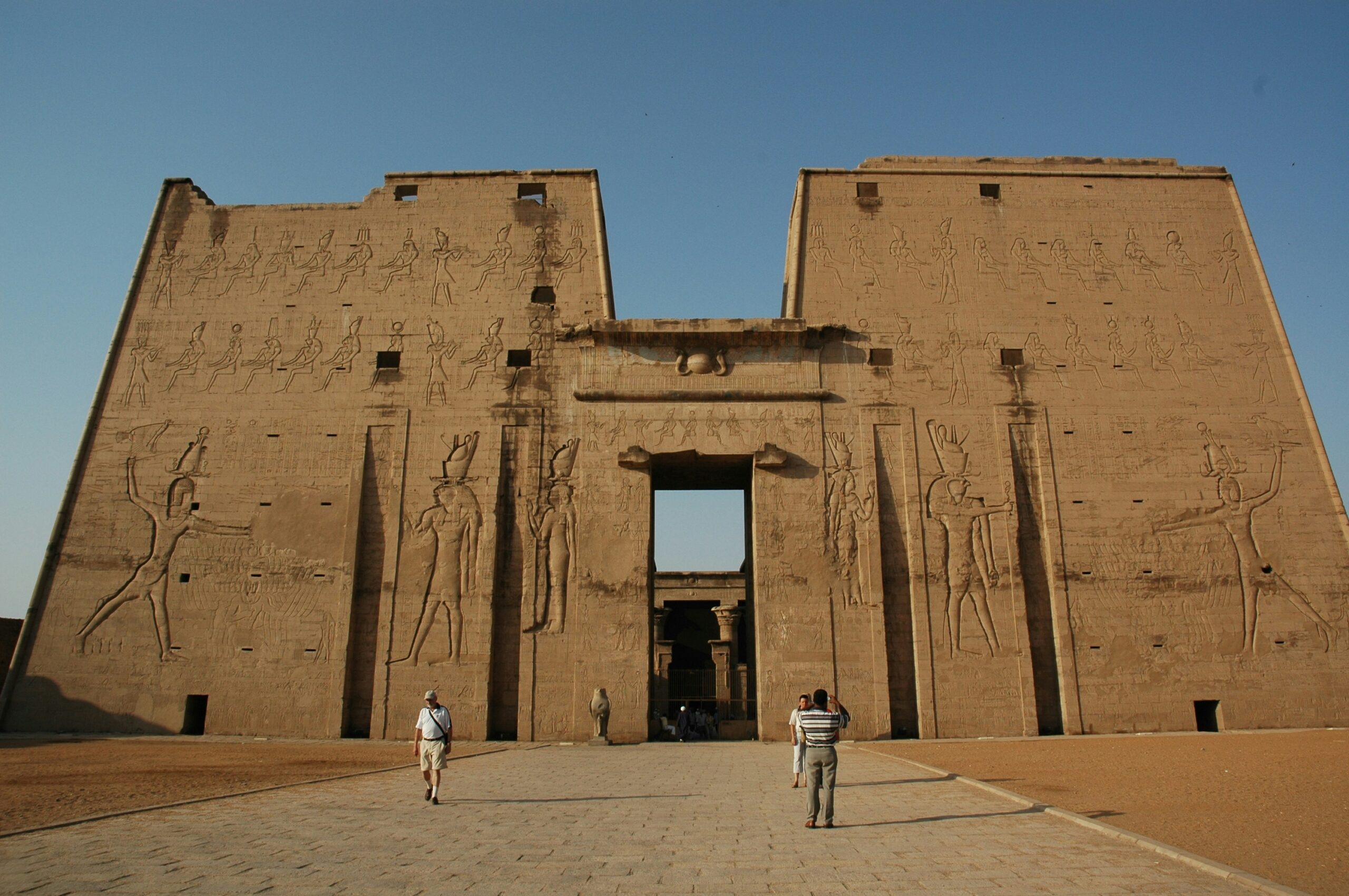 10 Days Eclipse Tour in Egypt with Nile Cruise
